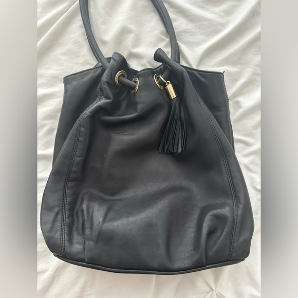 MICHAEL Michael Kors Black Pebbled Leather Medium East West Ring Tote Bag - Picture 4 of 9